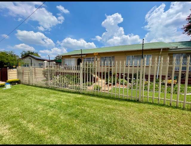 4 BEDROOM HOUSE FOR SALE IN QUELLERIE PARK